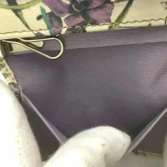 Gucci Flora Ivory Leather Key Case Unisex Floral Keyring - Picture 8 of 8